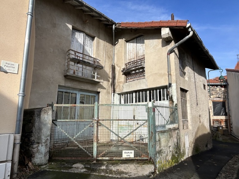 Maison de bourg a rénover + courette